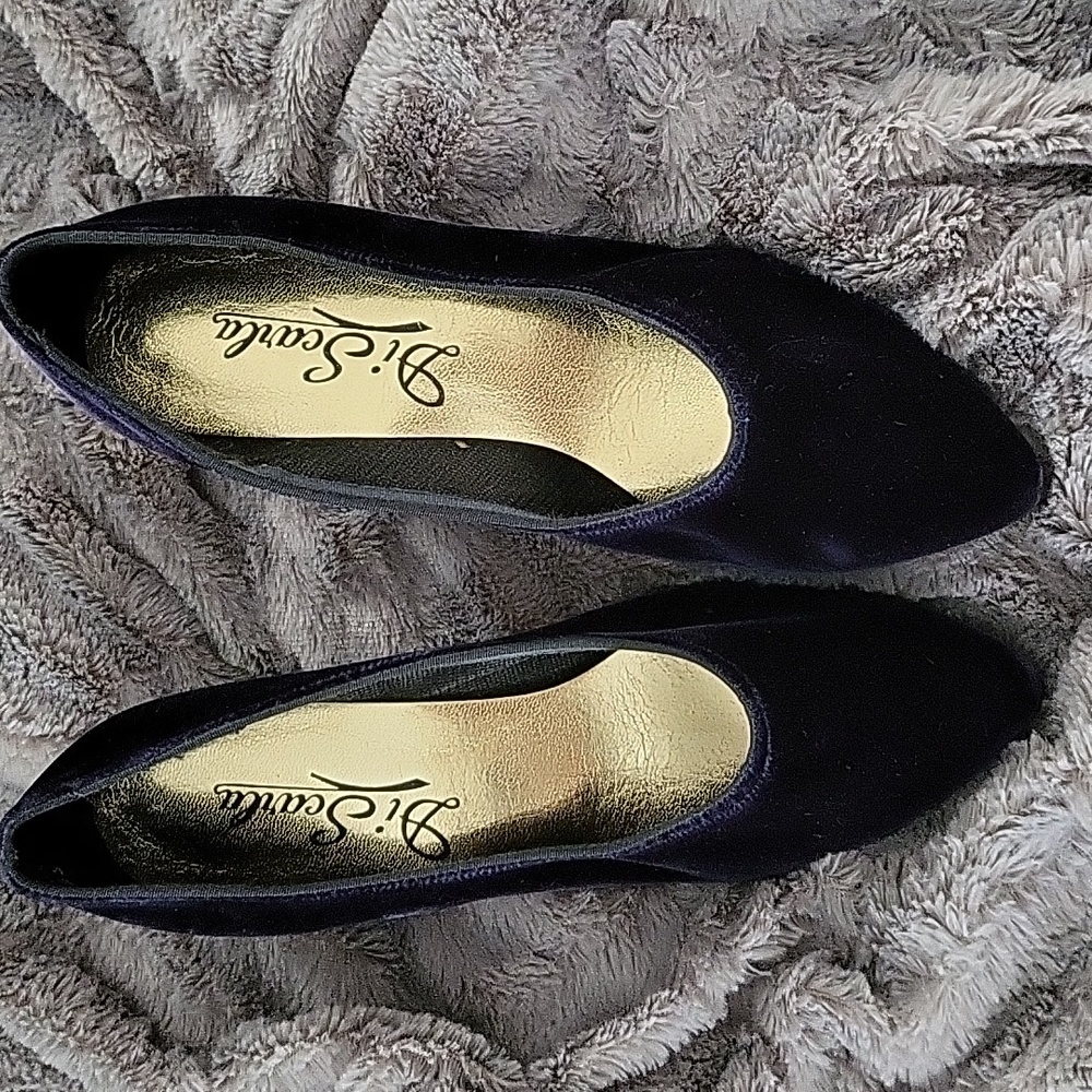 Di Scarla Blue Velvet Pumps Bundle Sale!